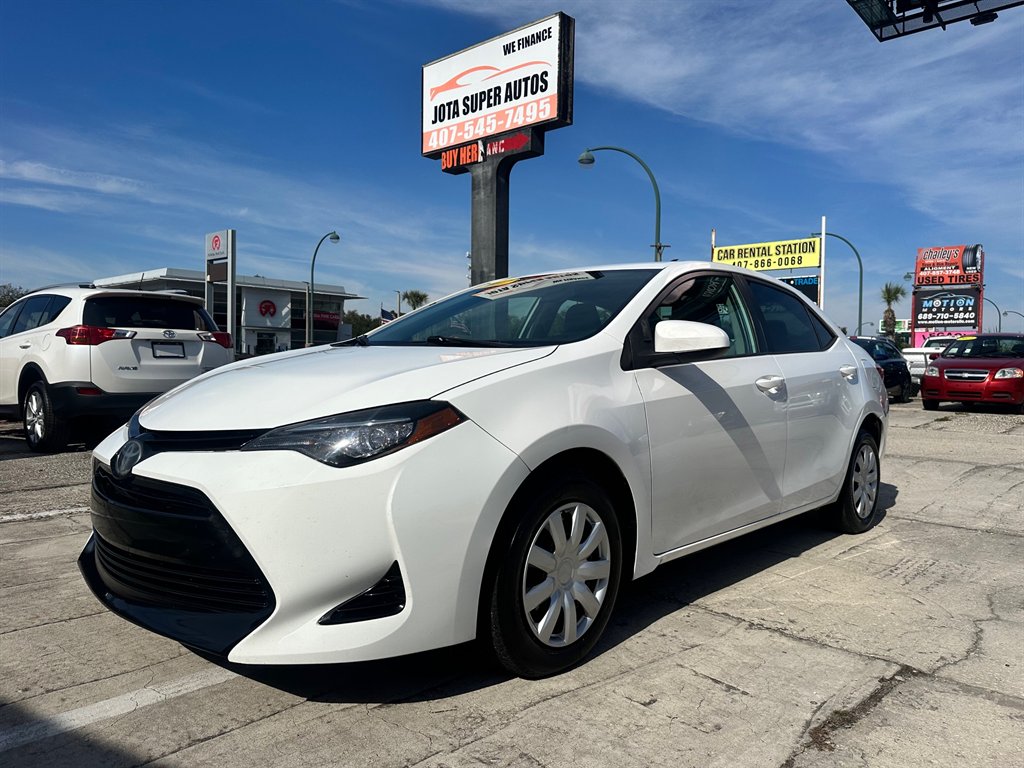 2017 Toyota Corolla LE's photo