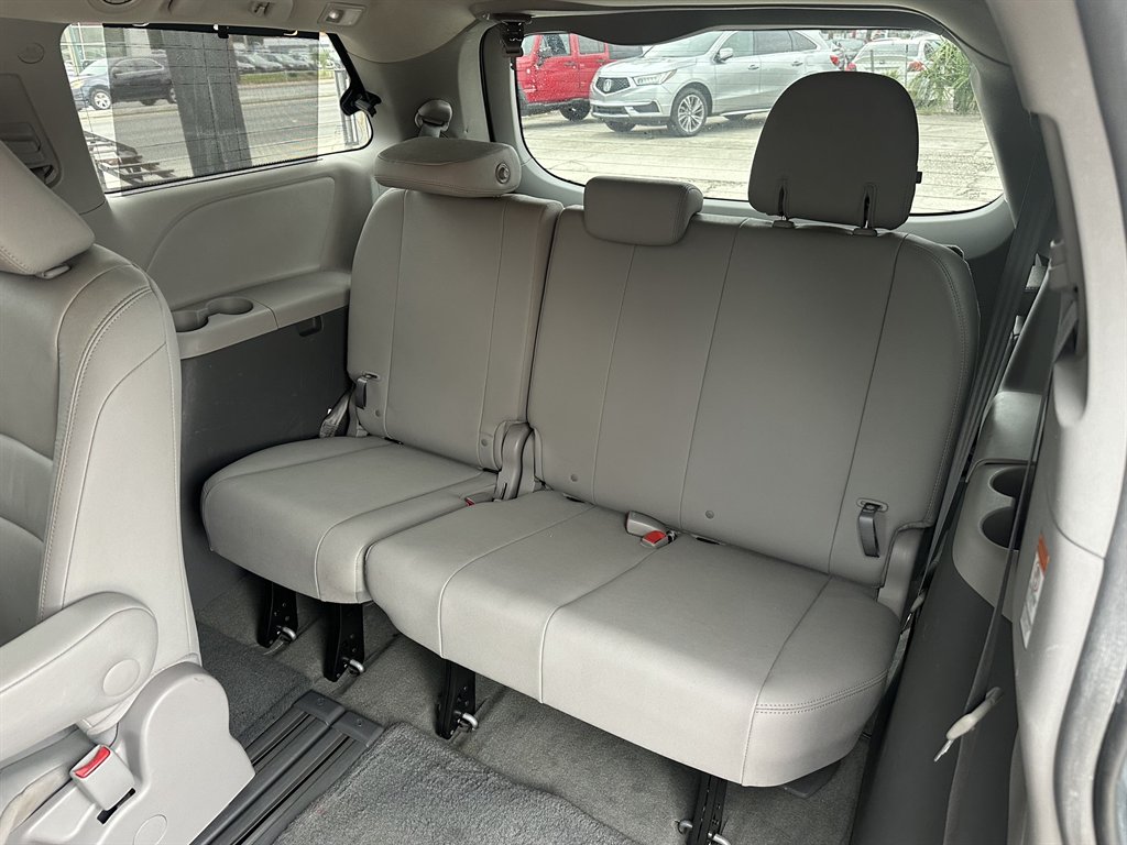 2016 Toyota Sienna XLE Premium - Photo 12