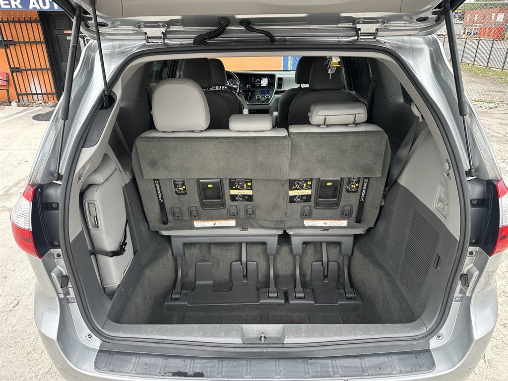 2016 Toyota Sienna XLE Premium - Photo 22