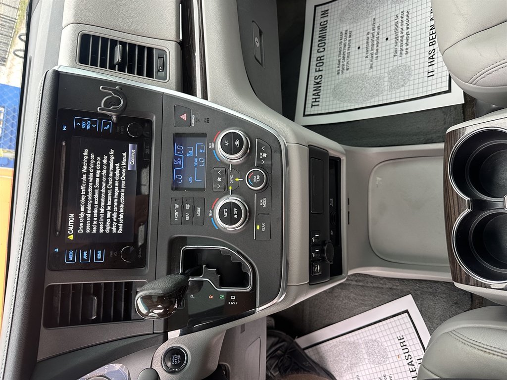 2016 Toyota Sienna XLE Premium - Photo 17