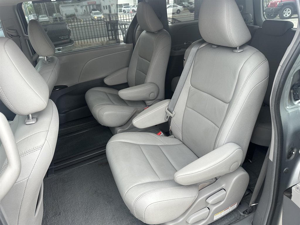 2016 Toyota Sienna XLE Premium - Photo 11