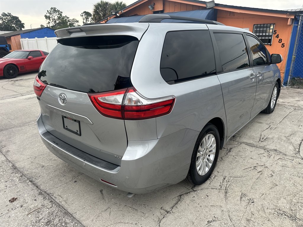 2016 Toyota Sienna XLE Premium - Photo 6