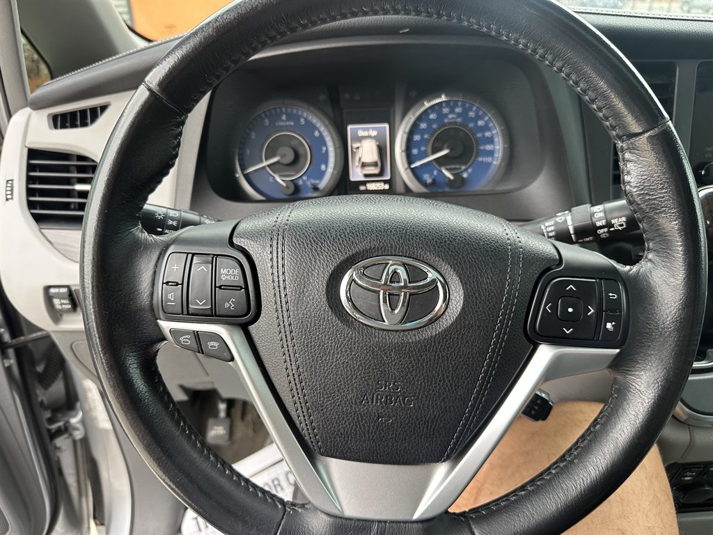 2016 Toyota Sienna XLE Premium - Photo 15