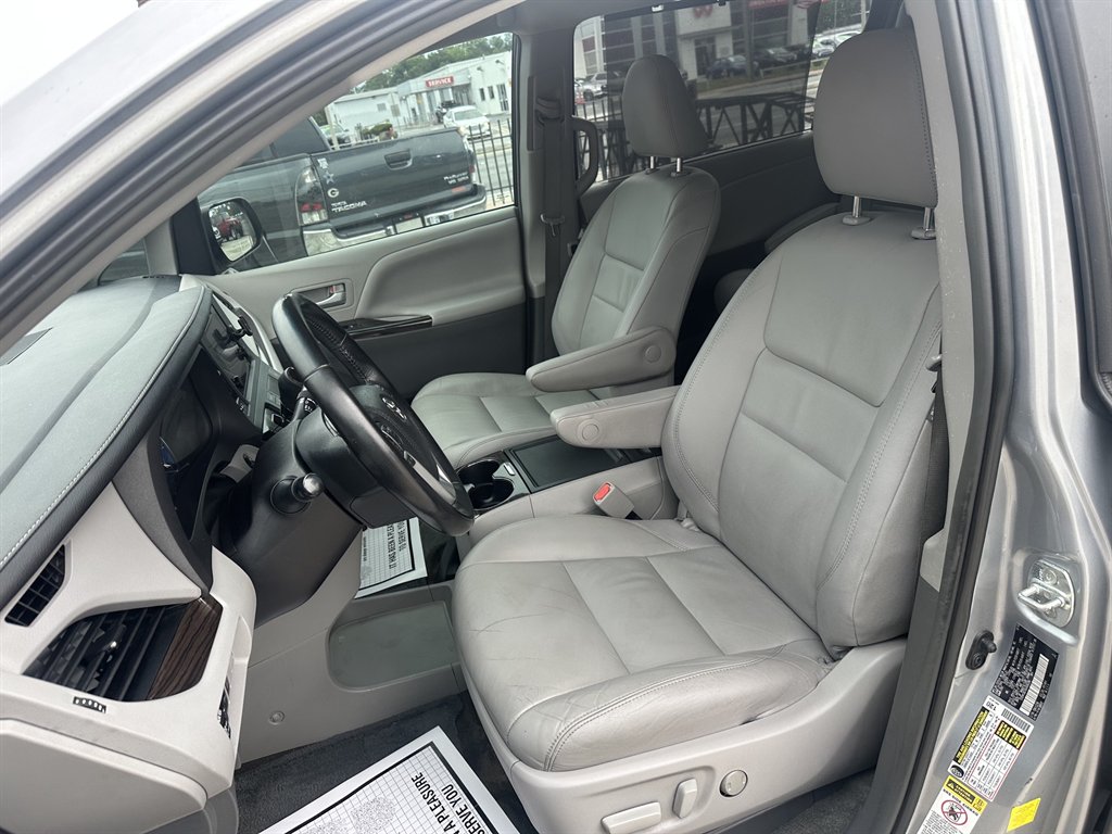 2016 Toyota Sienna XLE Premium - Photo 10
