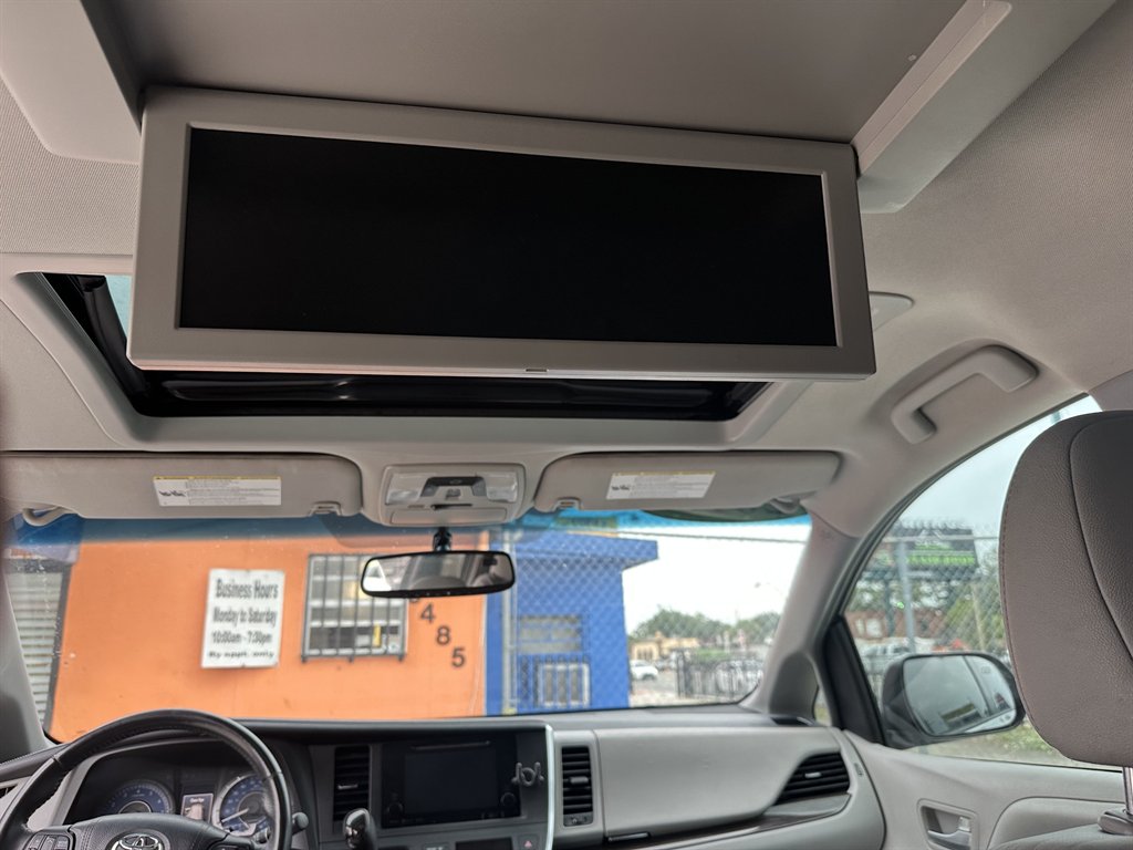 2016 Toyota Sienna XLE Premium - Photo 13