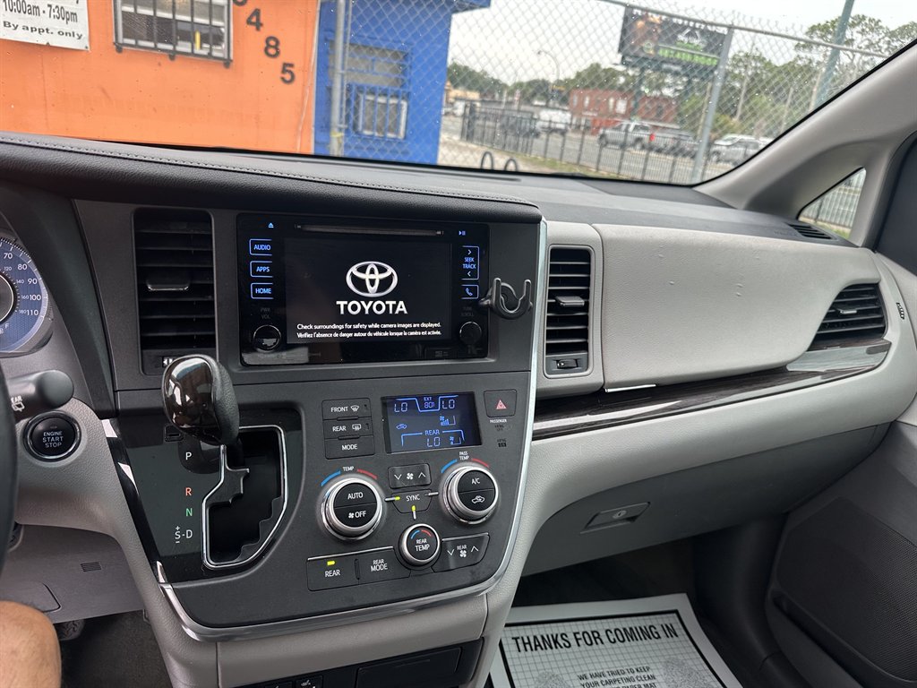 2016 Toyota Sienna XLE Premium - Photo 16