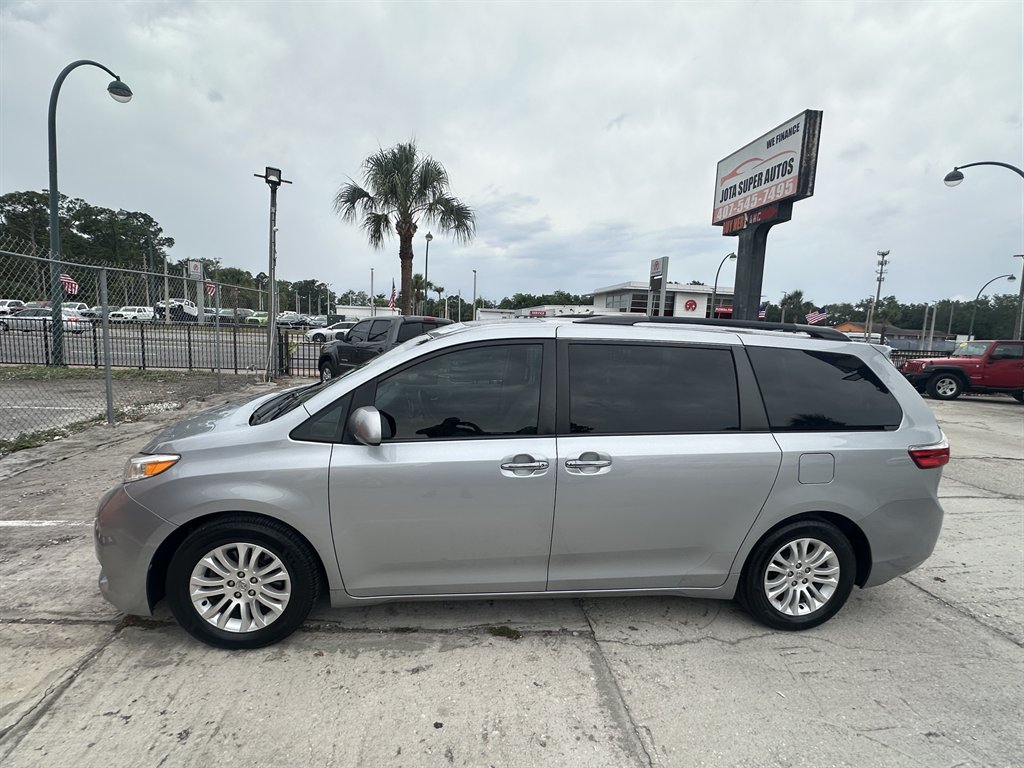 2016 Toyota Sienna XLE Premium - Photo 9