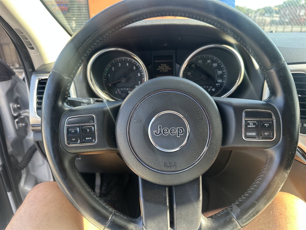 2011 Jeep Grand Cherokee Laredo - Photo 12