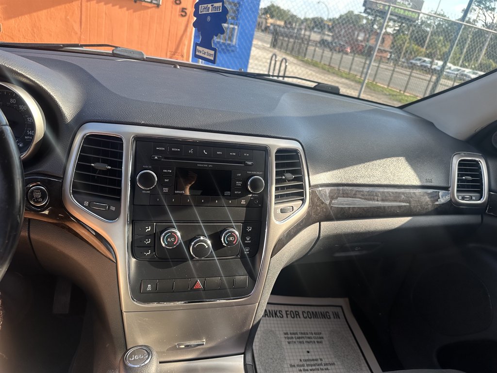 2011 Jeep Grand Cherokee Laredo - Photo 14