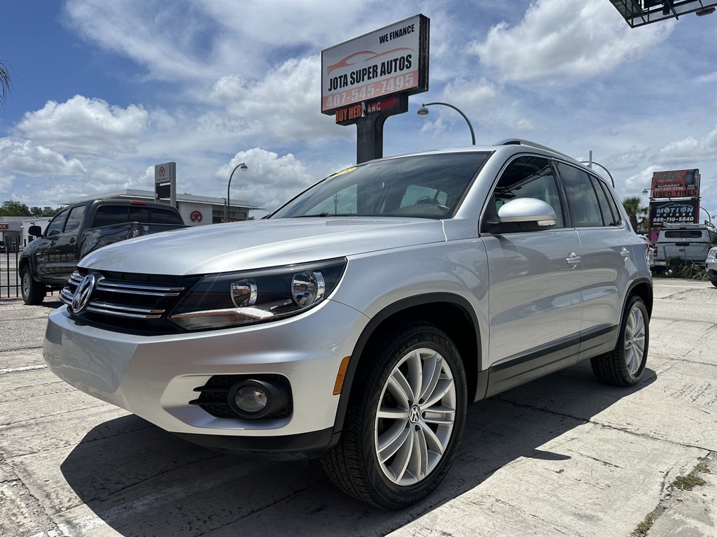 2015 Volkswagen Tiguan 2.0T SE's photo