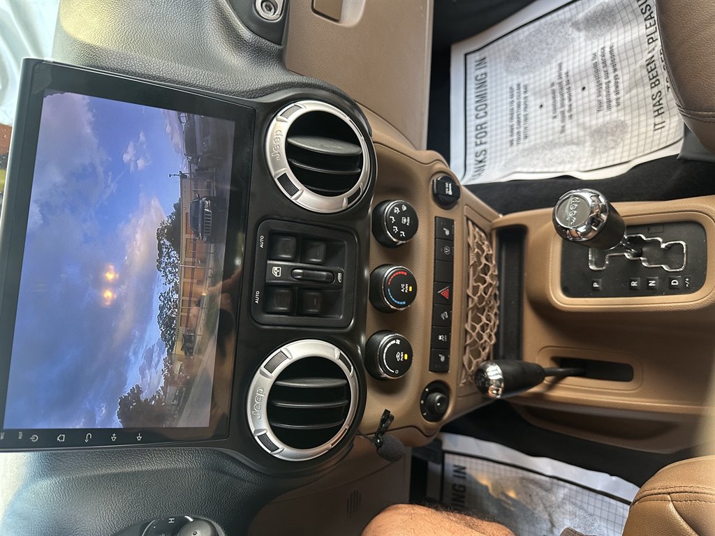 2014 Jeep Wrangler Unlimited Sahara - Photo 15