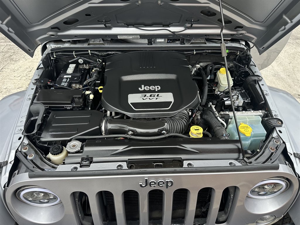 2014 Jeep Wrangler Unlimited Sahara - Photo 17