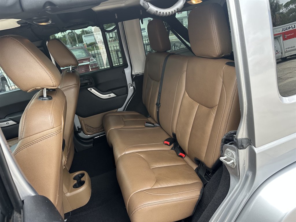 2014 Jeep Wrangler Unlimited Sahara - Photo 11
